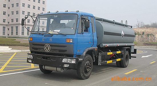东风145化工液体运输车 硫酸安全运输的专业之选